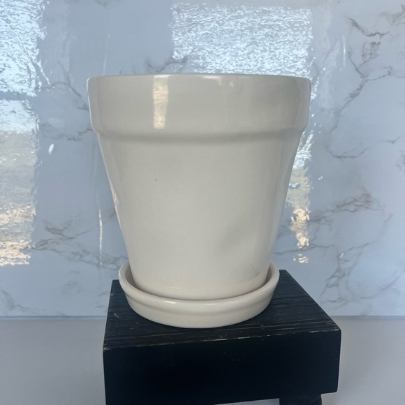 NWOT RAE DUNN planter with “SHINE” on the front with gold star. - Picture 4 of 5